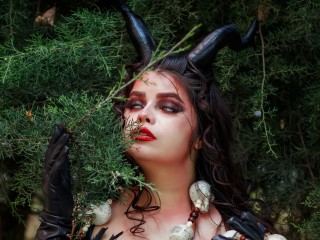 Imagen de perfil de modelo de cámara web de MiiaaEvanns