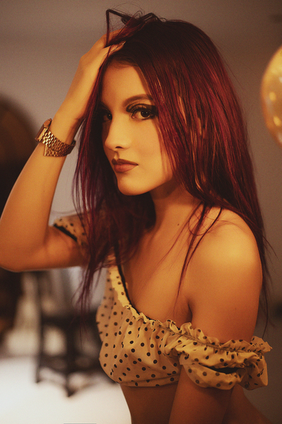 Performer KendallDutton Photo 4