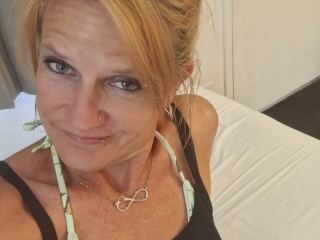 CharityHolmes cam model profile picture 