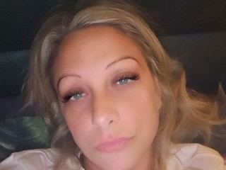 WifeyAtHomeAlone69 profilbild på webbkameramodell 