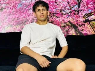 LuxorMilk cam model profile picture