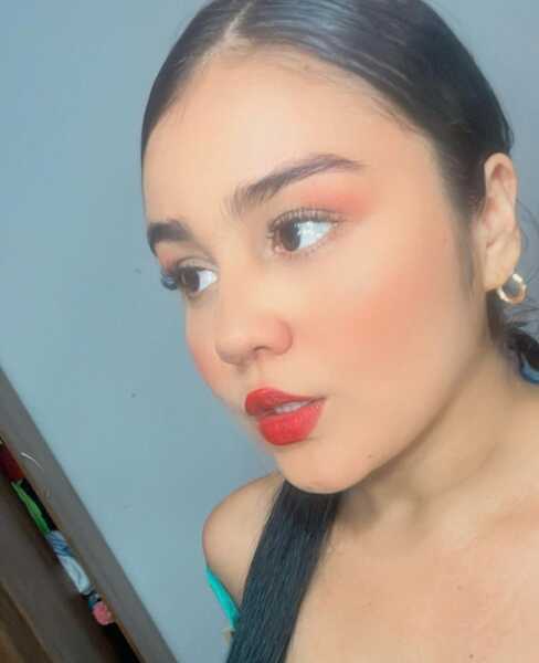 Artista NaylaAdawi Foto 2