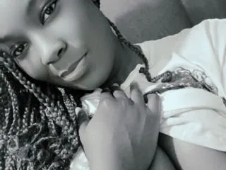 Image de profil du modèle de webcam PrettyByNature