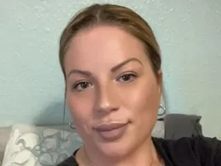 Kyacurvyqueen profilbild på webbkameramodell