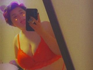 SubmissivelyYours cam model profile picture 