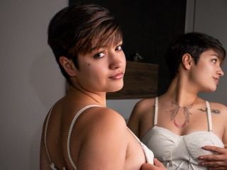 AmelieRouxx cam model profile picture