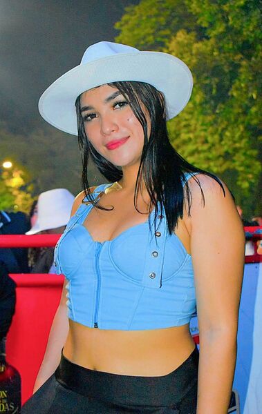 Performer CloeRooses Photo 3