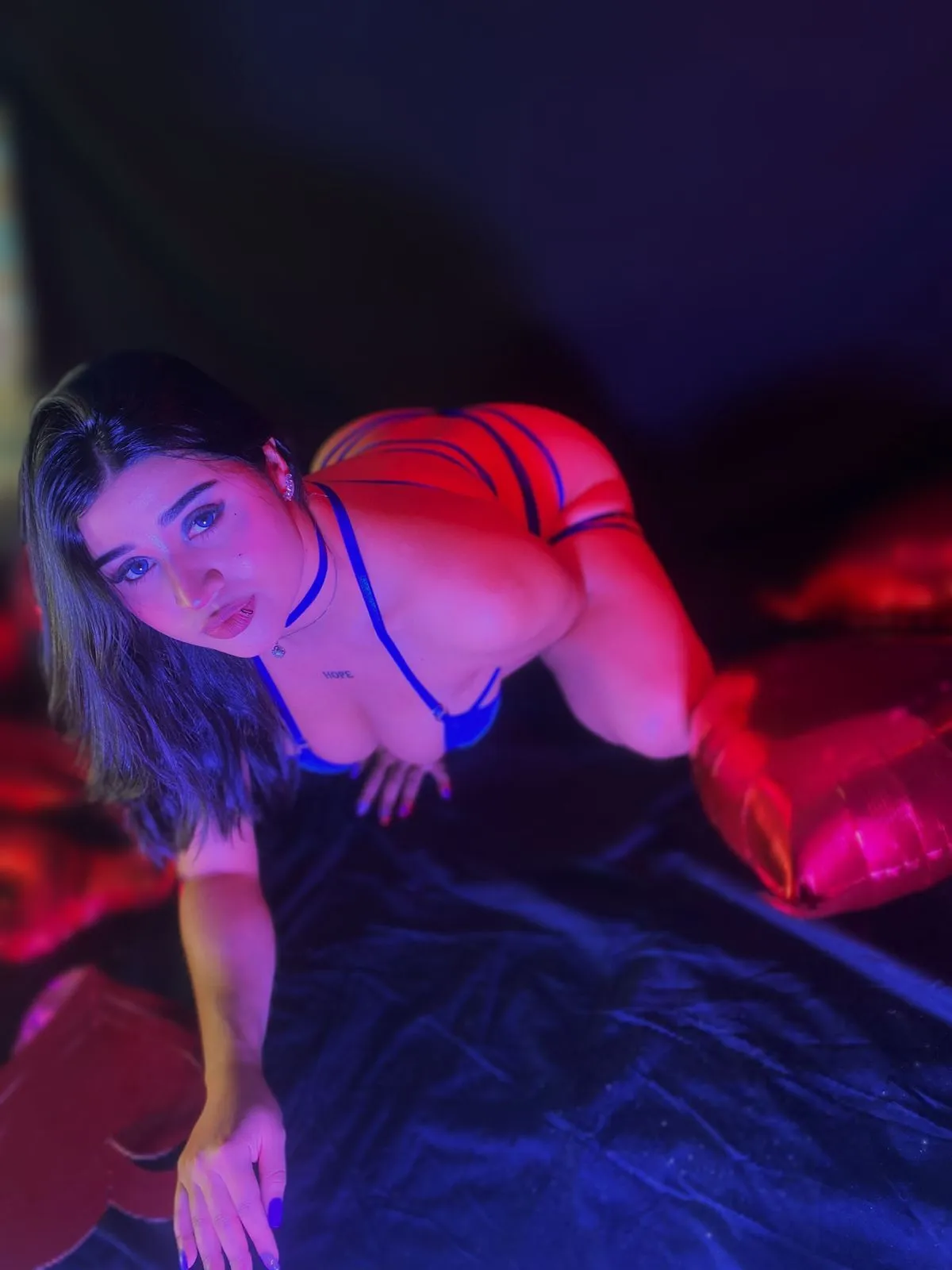 Performer VenusCris Photo 1