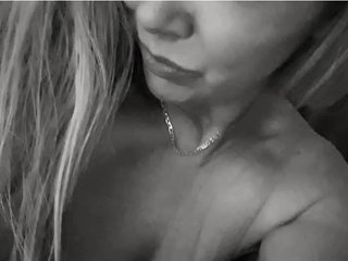 Elly49 cam model profile picture