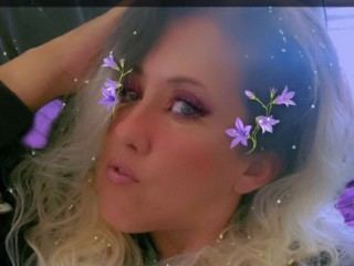 TrixxyAnne cam model profile picture