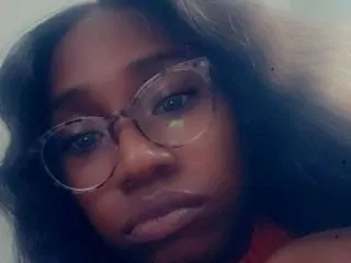 Brown_petite profilbild på webbkameramodell
