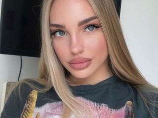 Nicole_youthfull profilbild på webbkameramodell 