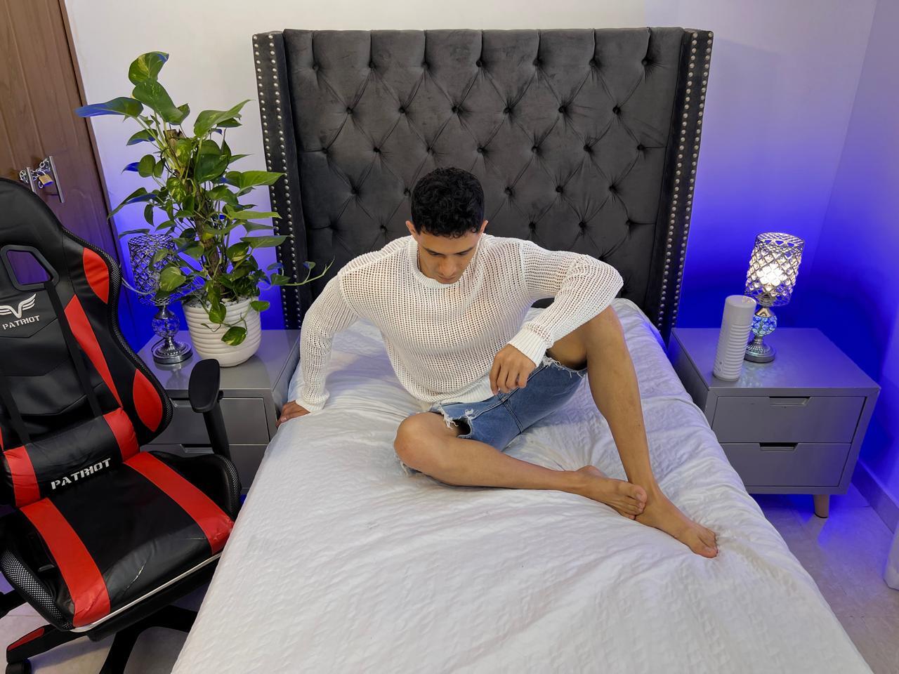 Performer Aronvillegas Photo 4