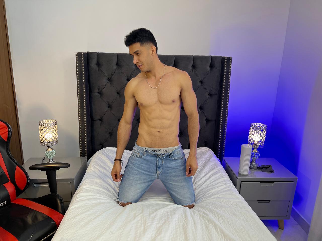 Performer Aronvillegas Photo 5