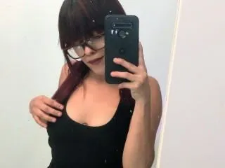 LARA_GLASS cam model profile picture