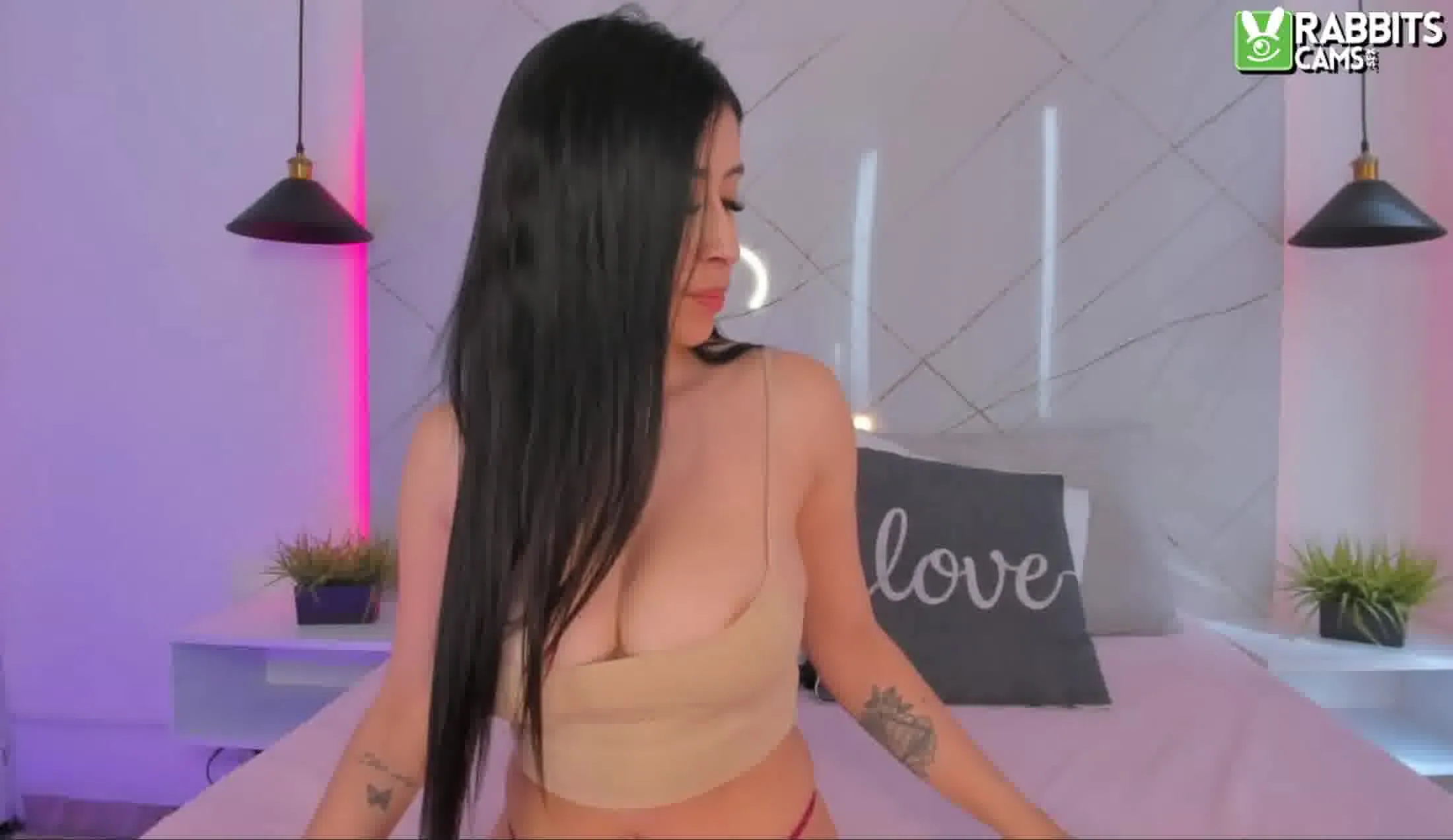 Artist ANNISMILE Video 1