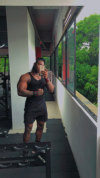 Performer BoyMuscles Photo 3