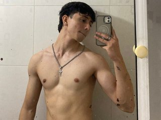 MaxyTwink profilbild på webbkameramodell