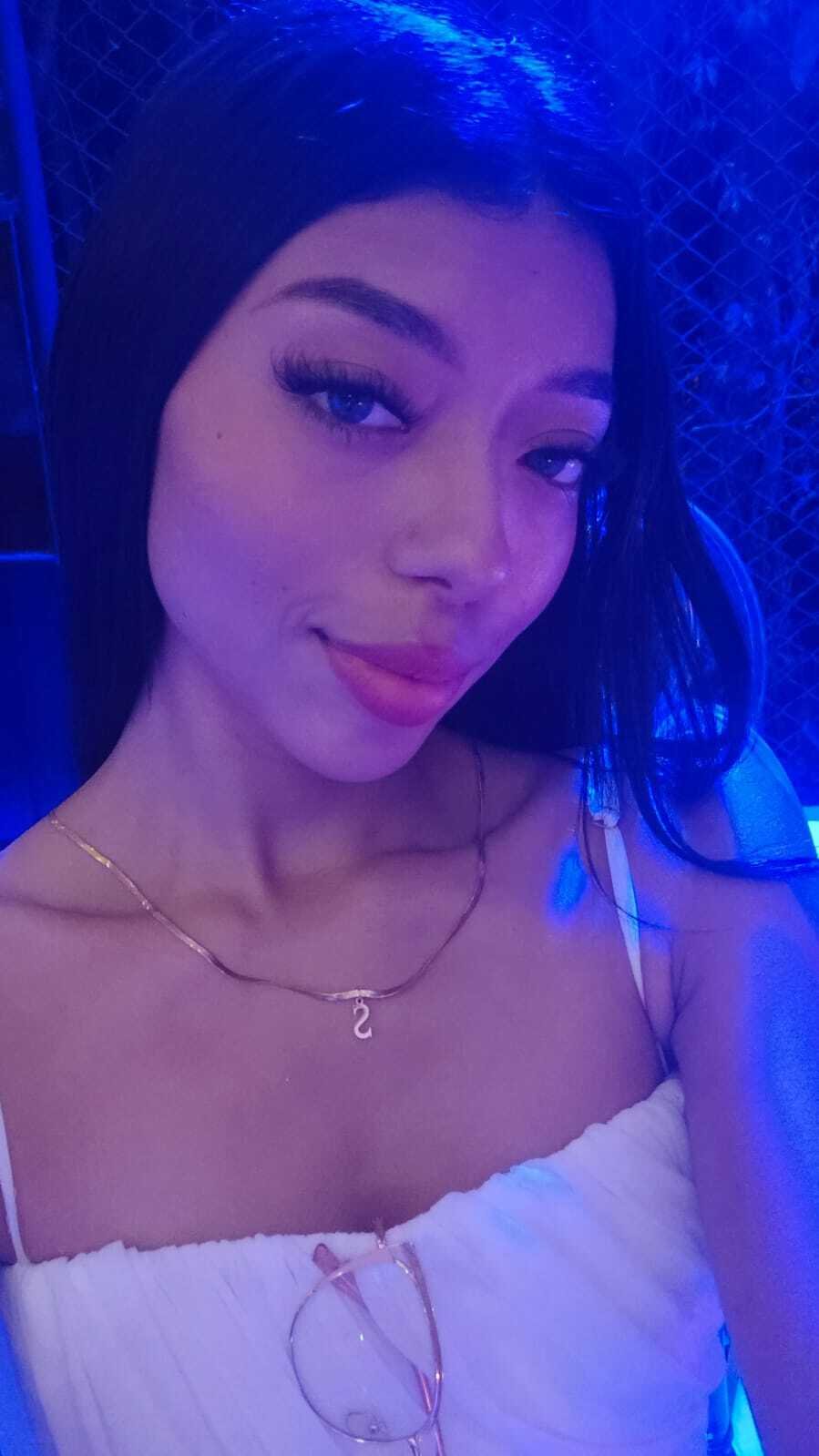 Interprete Any_pettite Foto 11