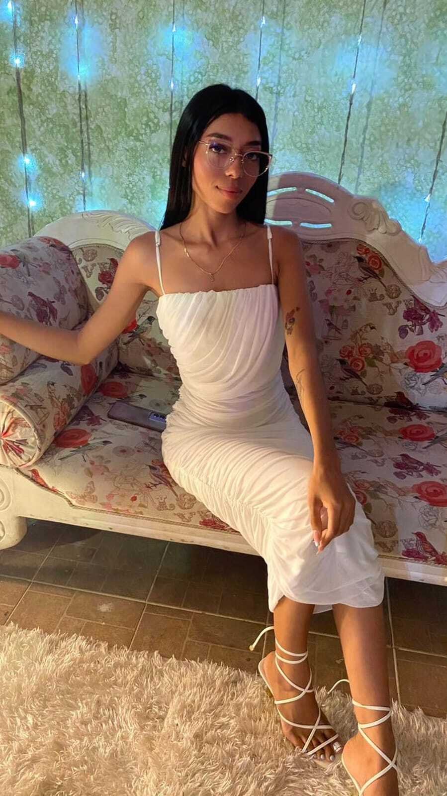 Interprete Any_pettite Foto 12