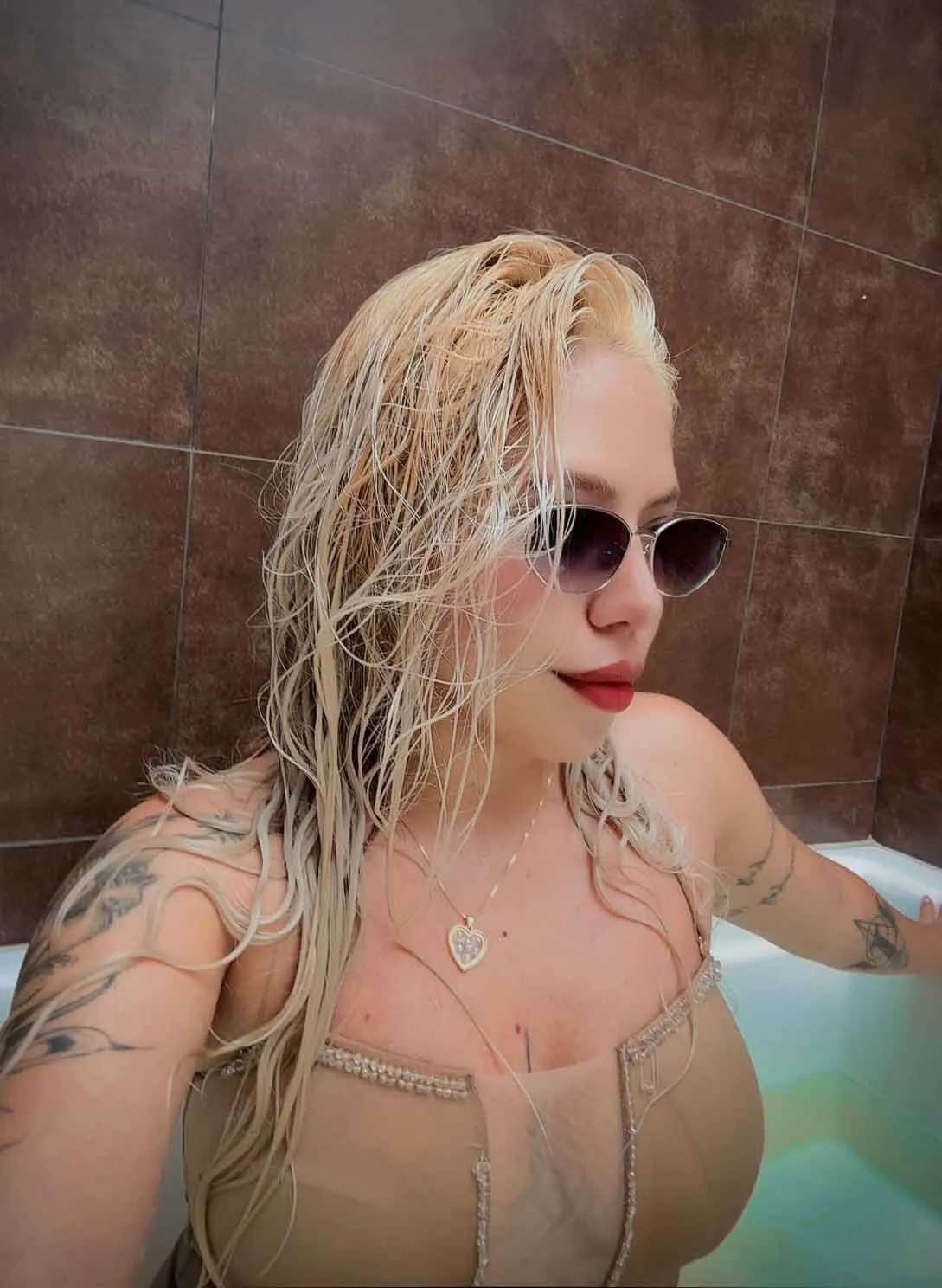 Performer ConstansBlonde Photo 5