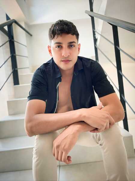 Performer noahburton Photo 4