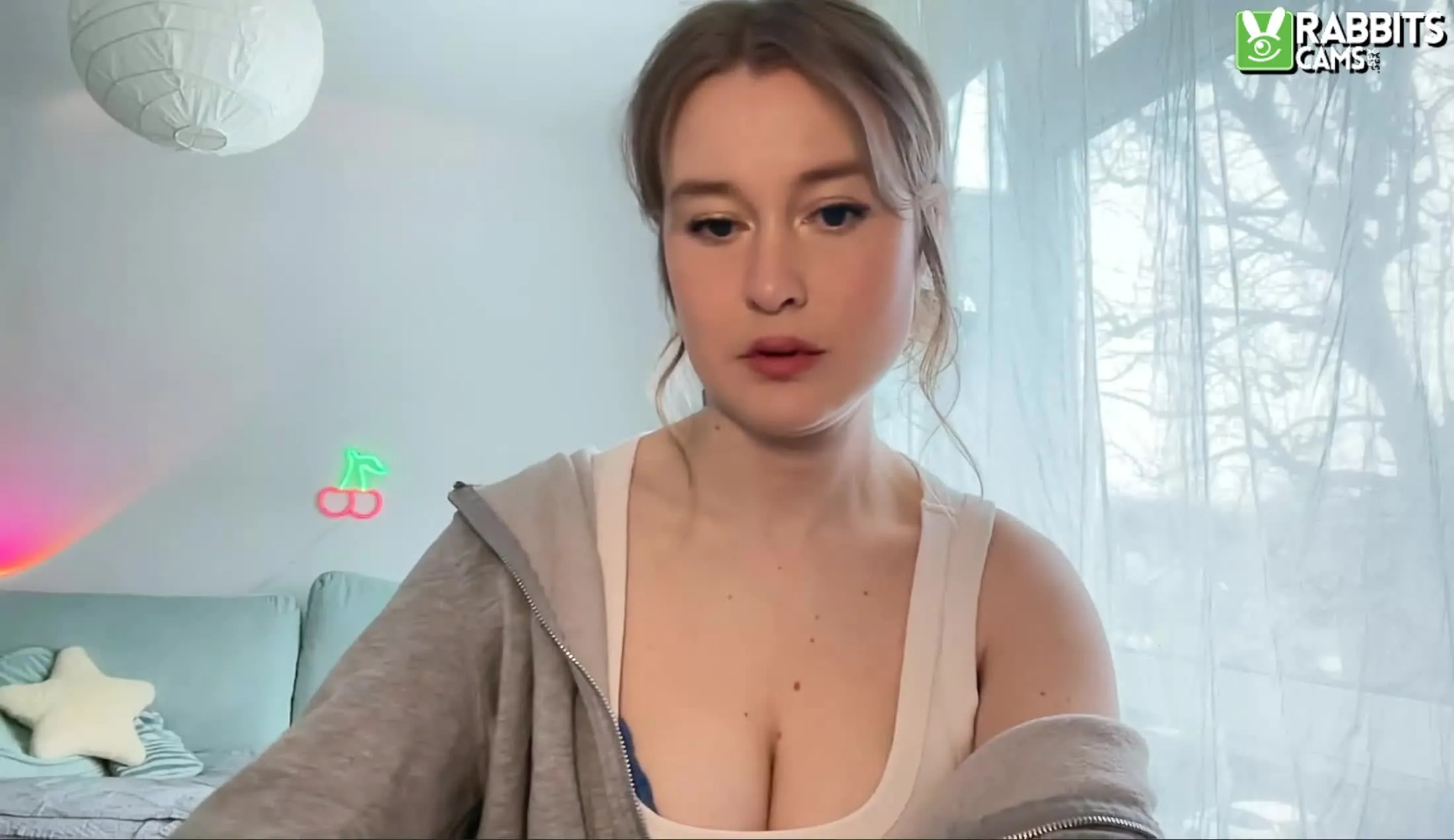 Artist SophiaaWhite Video 2