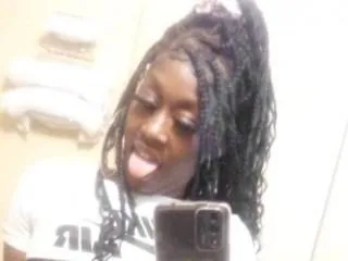 Brownskincherry profilbild på webbkameramodell