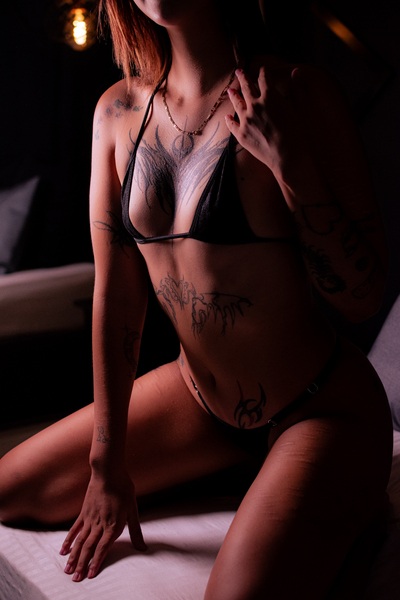 Performer CleoMiller Photo 3