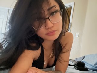 Imagen de perfil de modelo de cámara web de Asian2Petite