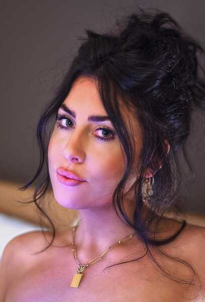 Artist ExoticCurvySummer Foto 4