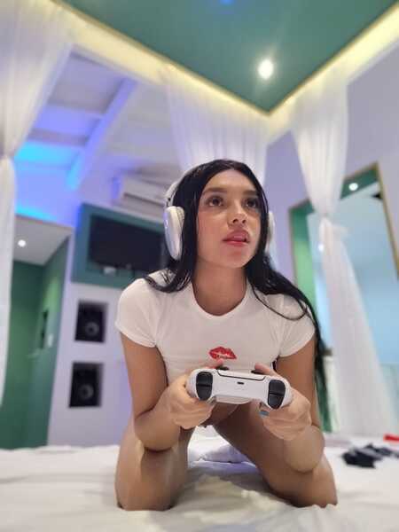 Artiest CharlotJames Foto 5