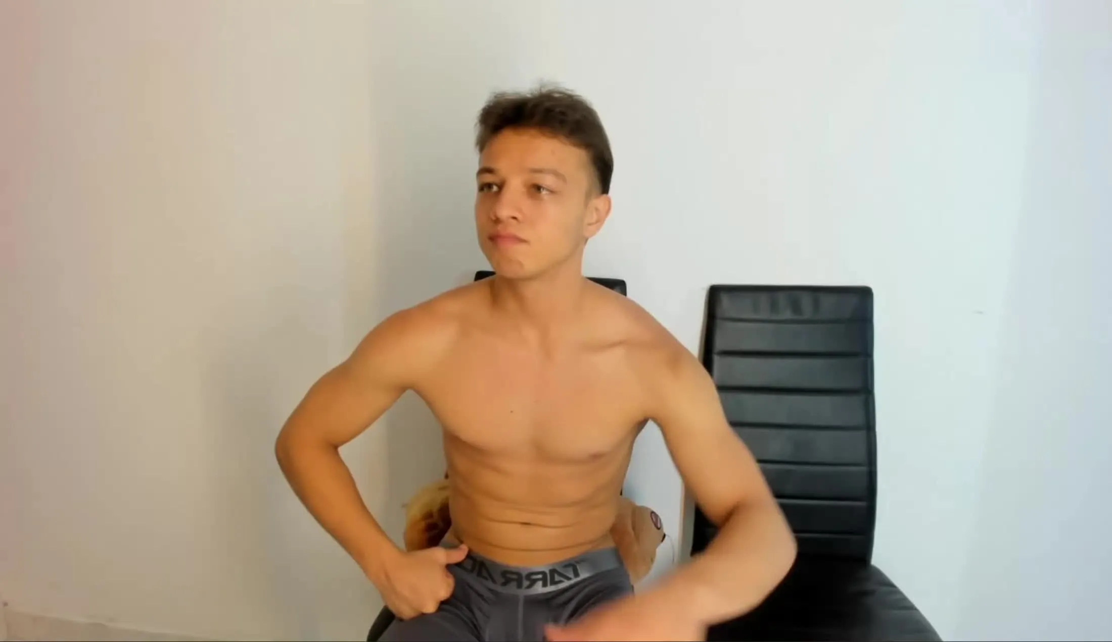 Intérprete CloeandMilan Video 1