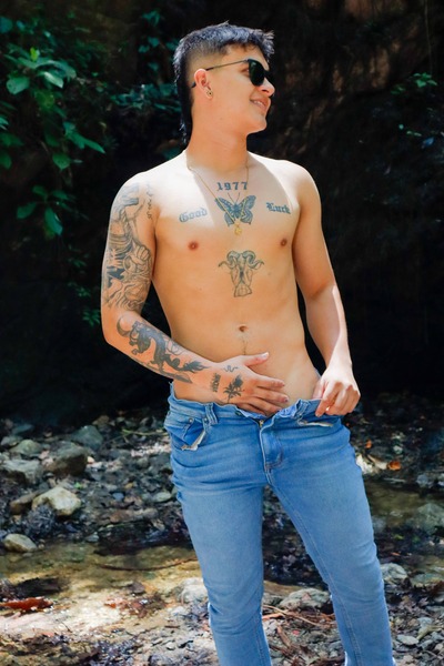 Interprète CristopherStrong Photo 4