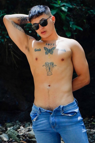 Interprète CristopherStrong Photo 5