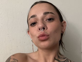 Tinyyyava profielfoto van cam model