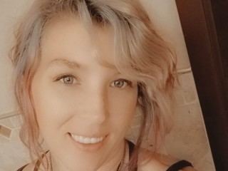 MonroeLewis profielfoto van cam model