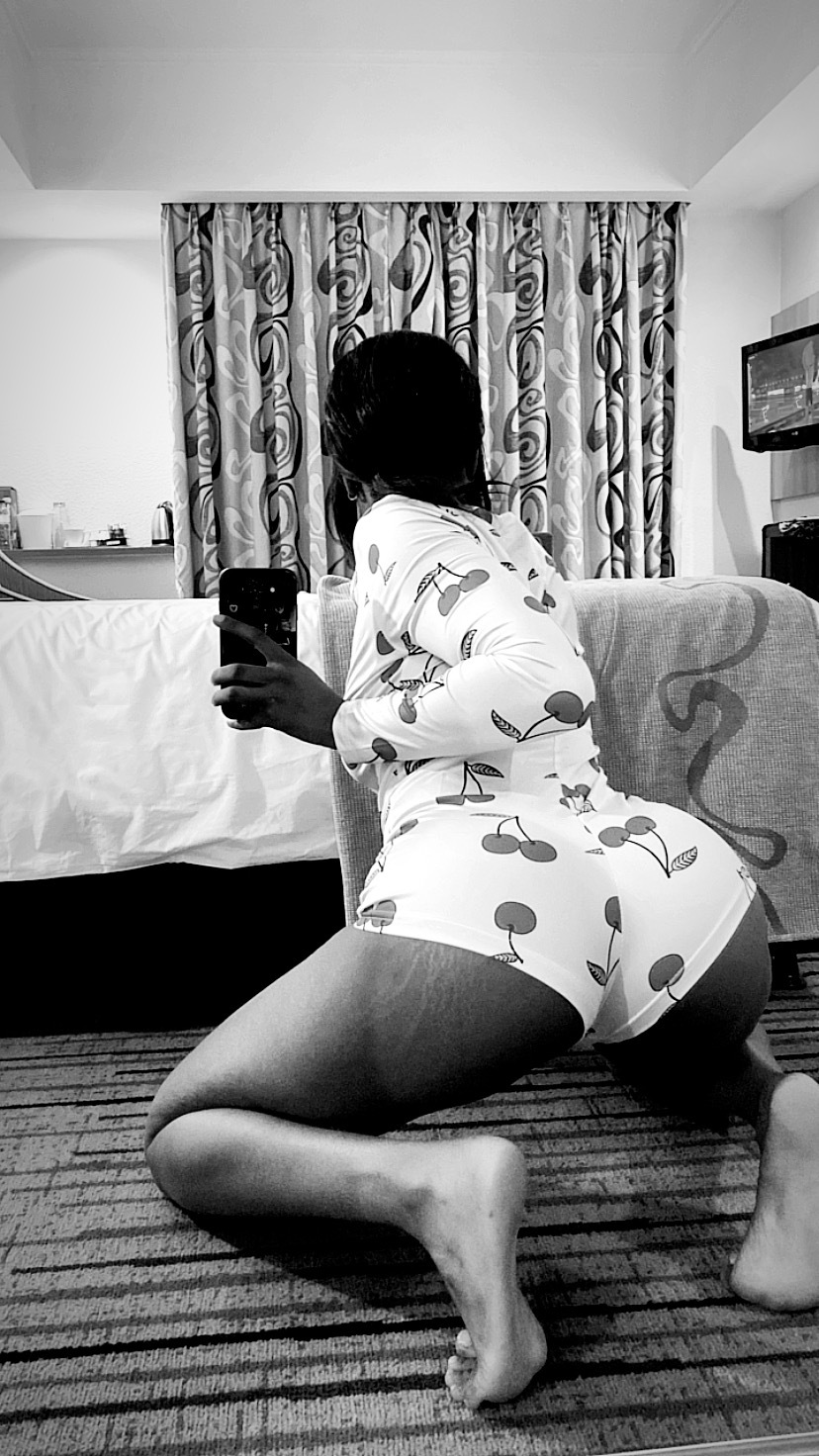 Performer SexyAssZeeee Photo 12