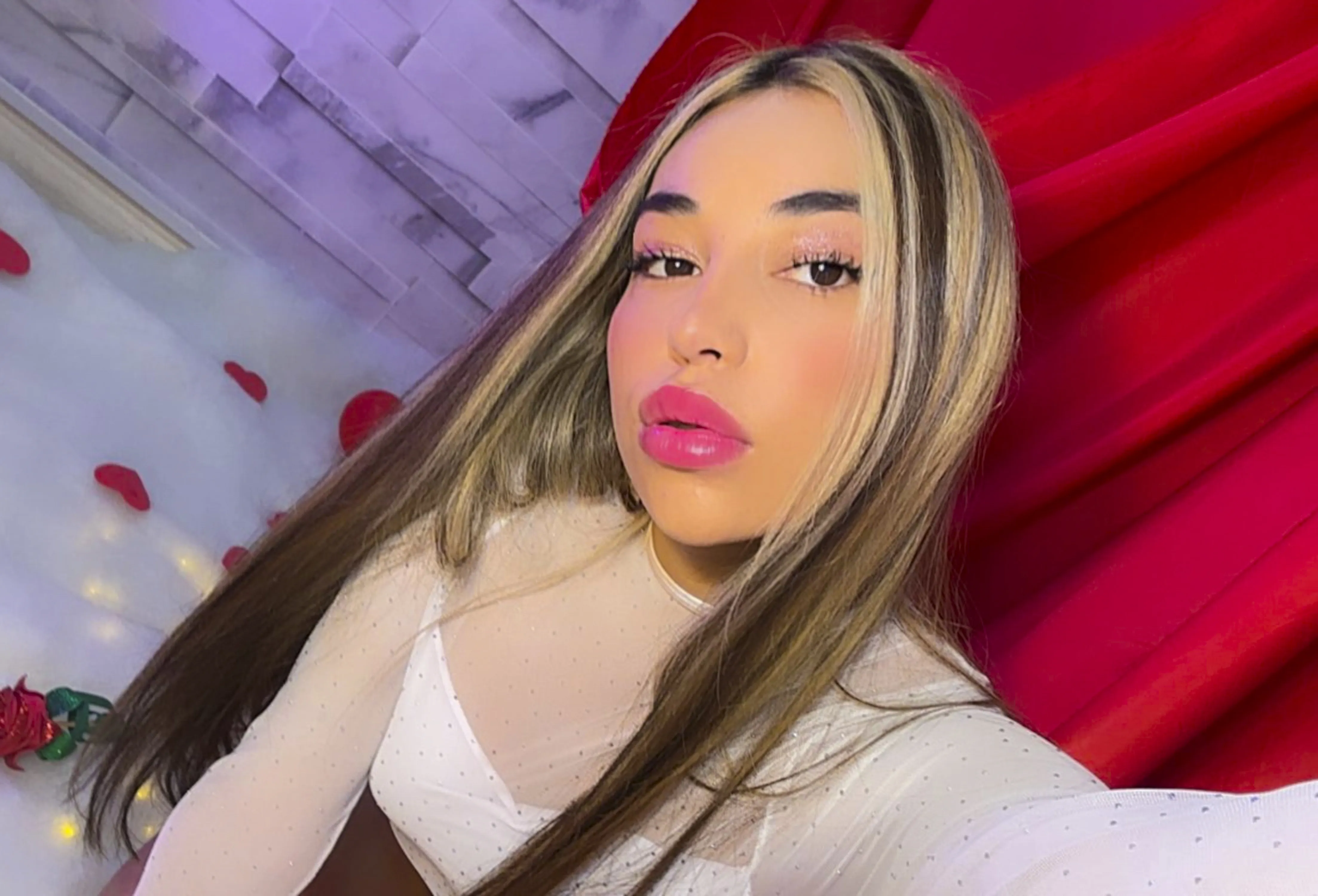 Performer ValeeryStrongg Photo 8