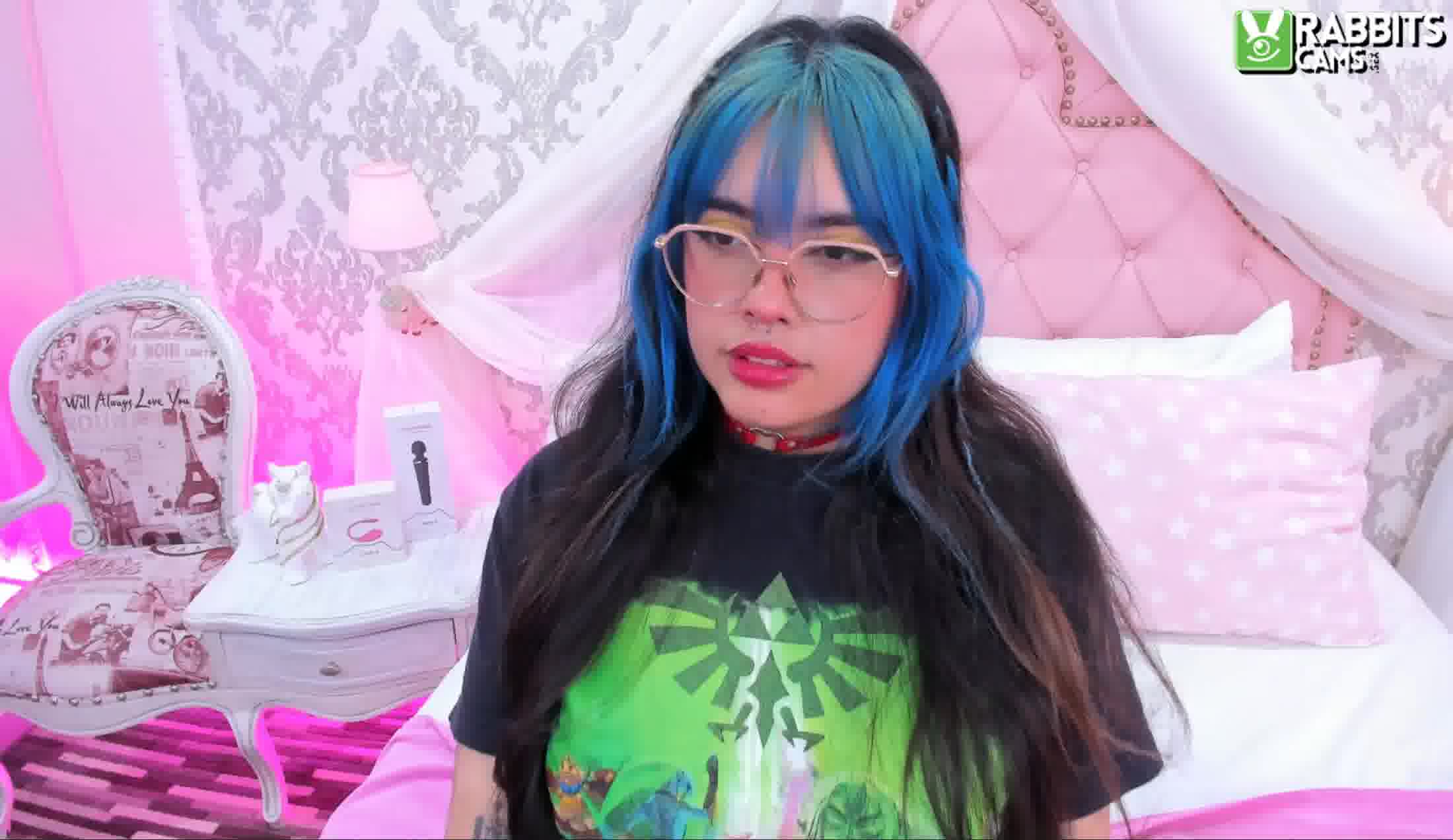 Artist MaddyeWaves Video 2