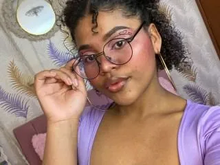 gia_darling profilbild på webbkameramodell