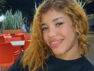 Chloe777 profilbild på webbkameramodell