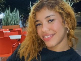 Imagen de perfil de modelo de cámara web de Chloe777