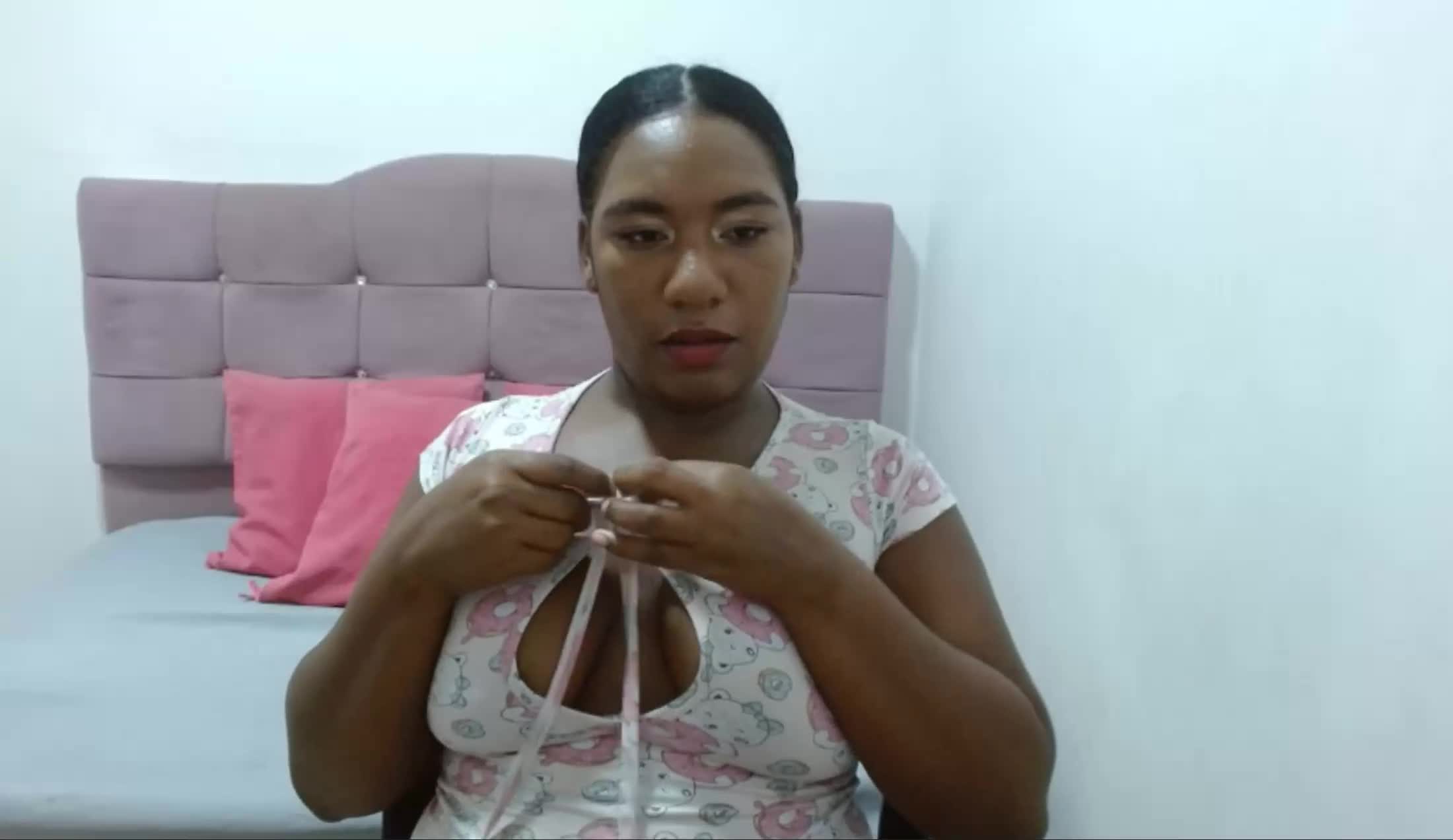 Artist VivianaMontielKm Video 2