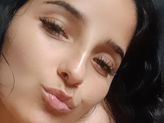 LarizaGuzman cam model profile picture 