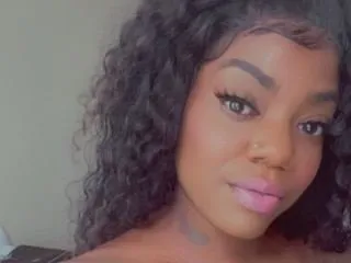 MahoganyWaterss cam model profile picture