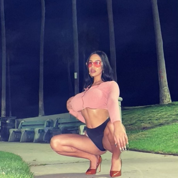 Performer Luxxiedoll Photo 2