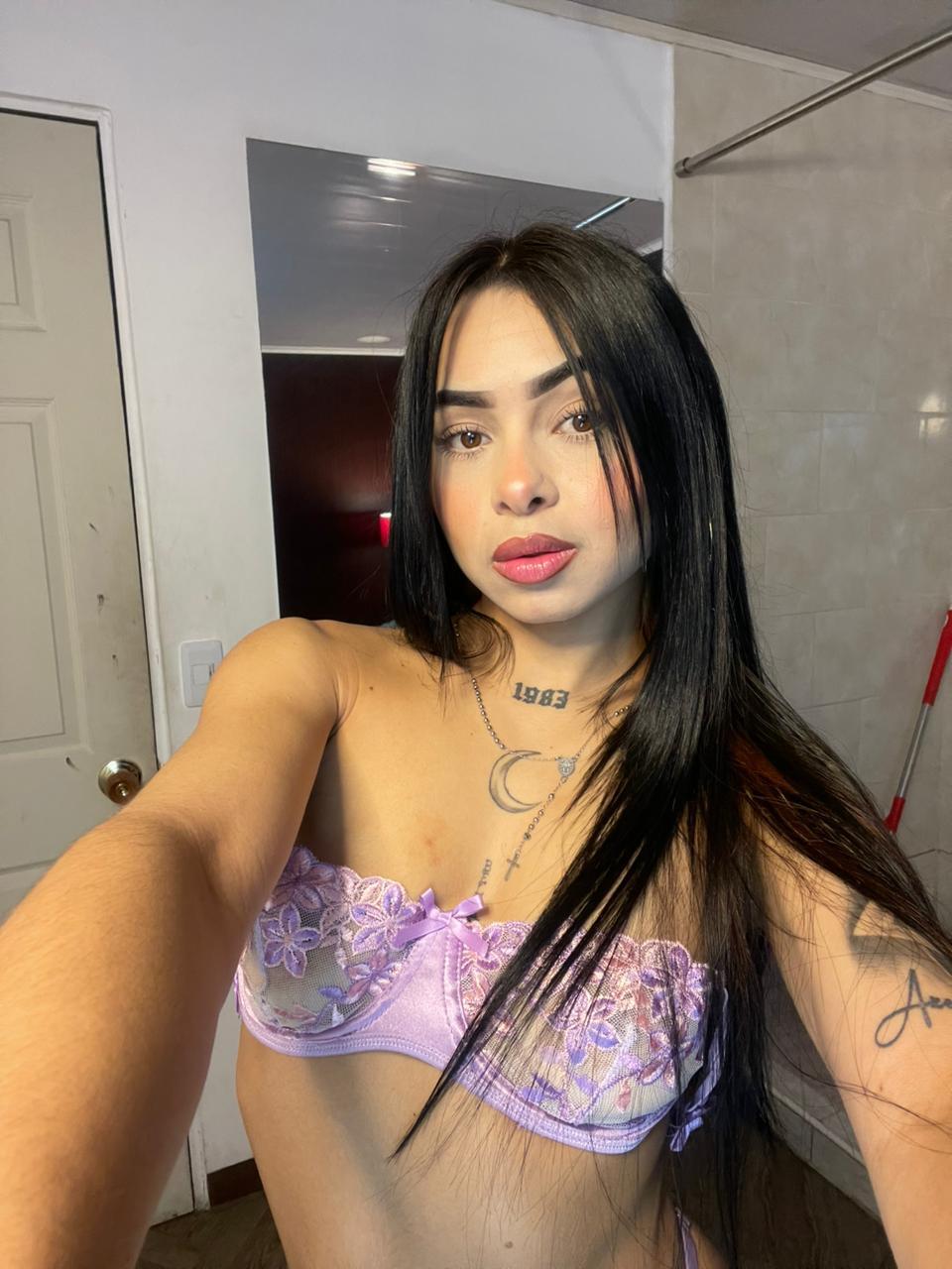 Darsteller AllisonEstradaa Foto 2