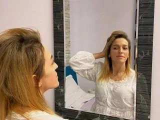 Imagen de perfil de modelo de cámara web de ANGELYYNA