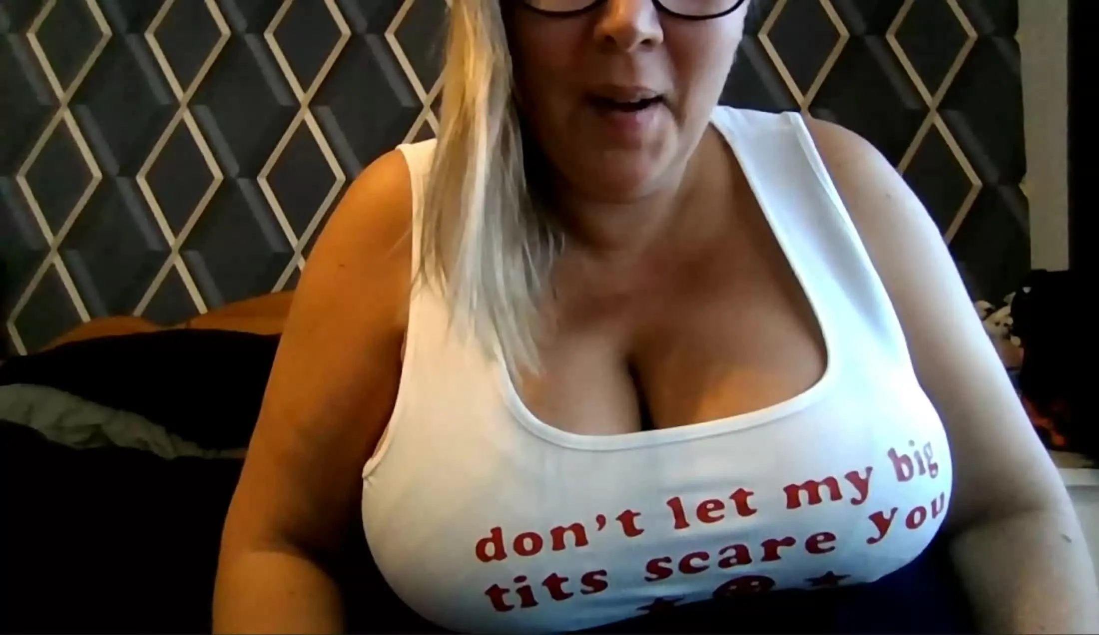Artist Curvy_Milf_XoX Video 1